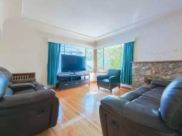 Vancouver, BC V6P 1L5,2134 W 53rd AVE