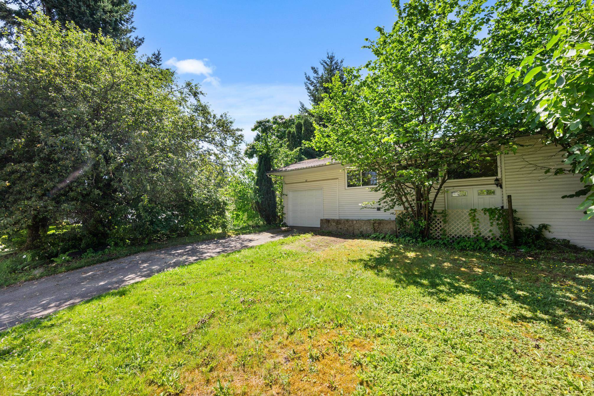 Surrey, BC V3R 1T8,14730 107 AVE