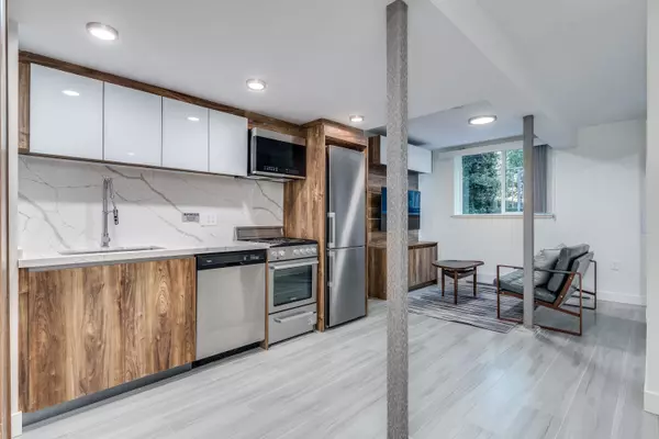 Vancouver, BC V6E 1L4,1168 Pendrell Street #105