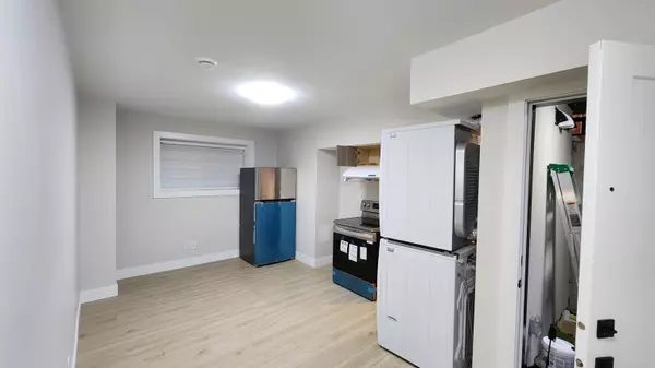 8323 14th AVE, Burnaby, BC V3N 2C2