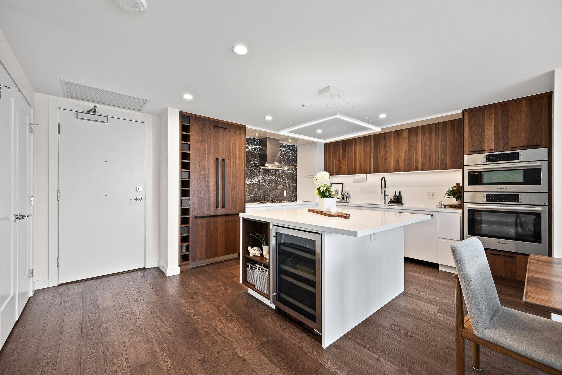 White Rock, BC V4B 4L9,1526 Finlay ST #414