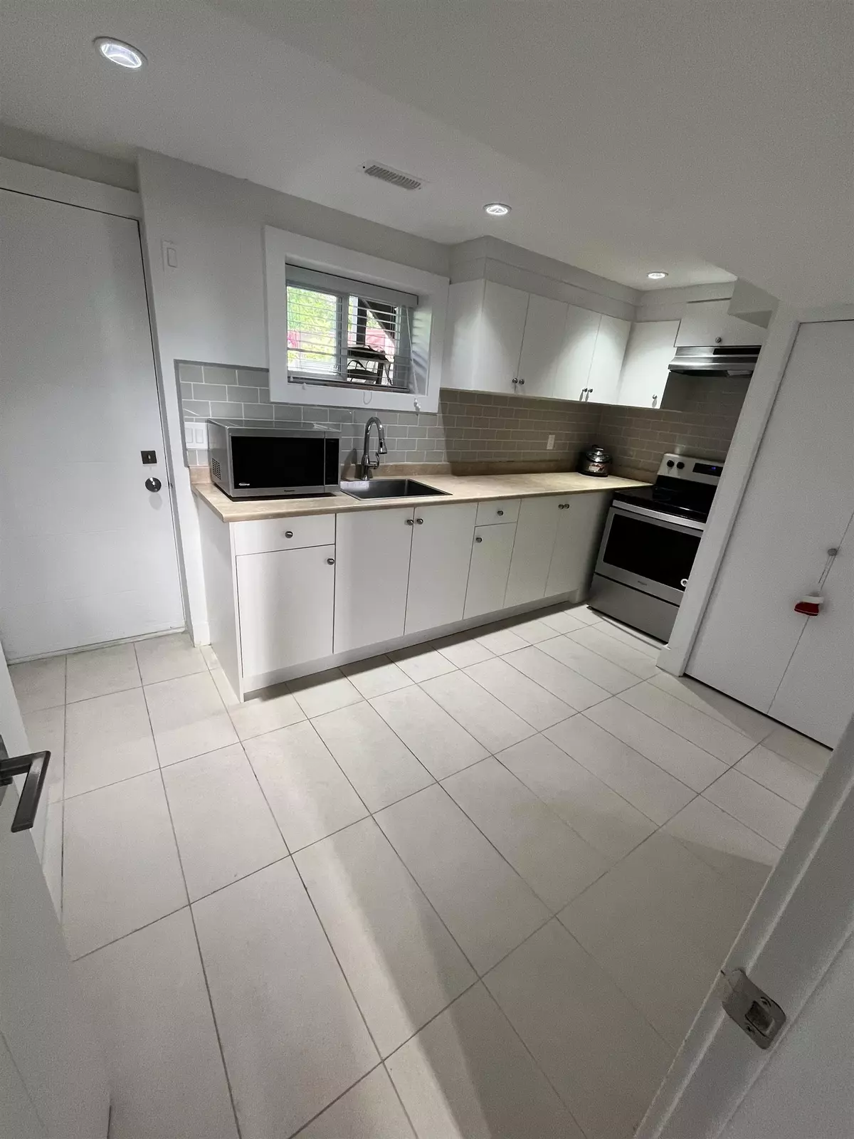 Coquitlam, BC V3K 1Y4,3XX Laurentian CRES