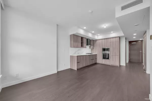 13768 100 AVE #2703 Surrey, BC V3T 0V2