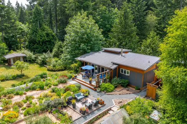 1330 Cottage WAY Galiano Island, BC V0N 1P0