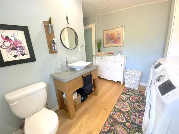 1330 Cottage WAY Galiano Island, BC V0N 1P0