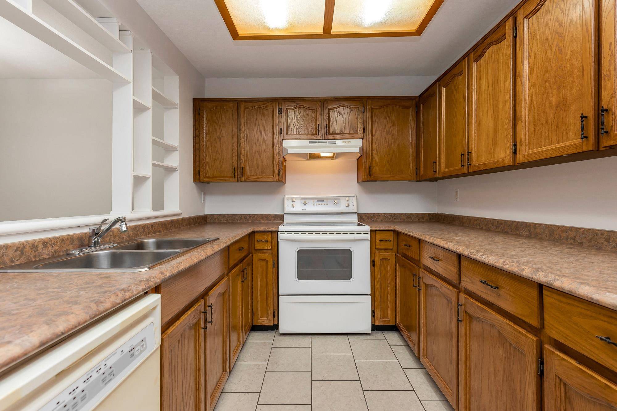 Abbotsford, BC V2S 6Y2,33030 George Ferguson WAY #102