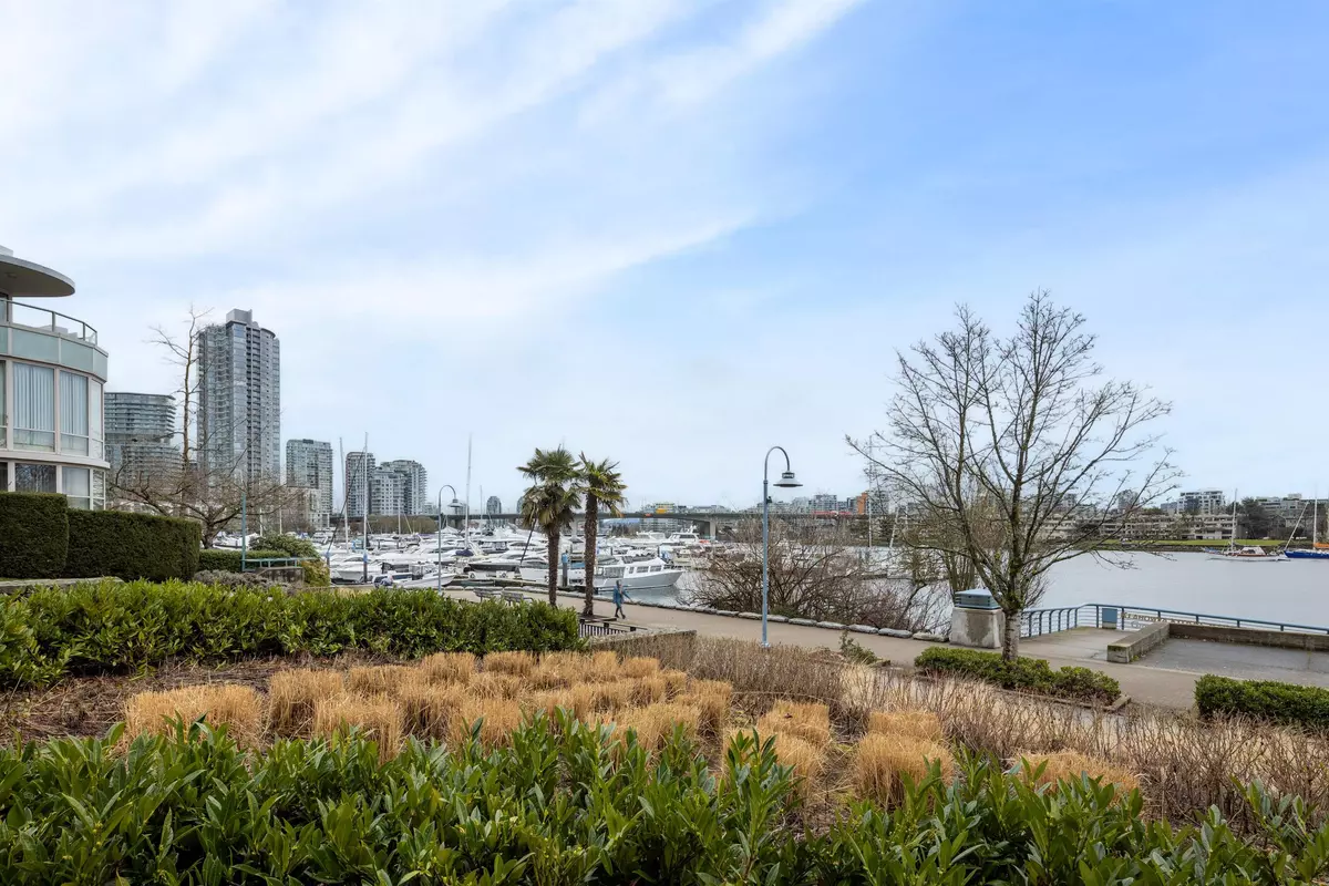 Vancouver, BC V6Z 2W5,1288 Marinaside CRES #907