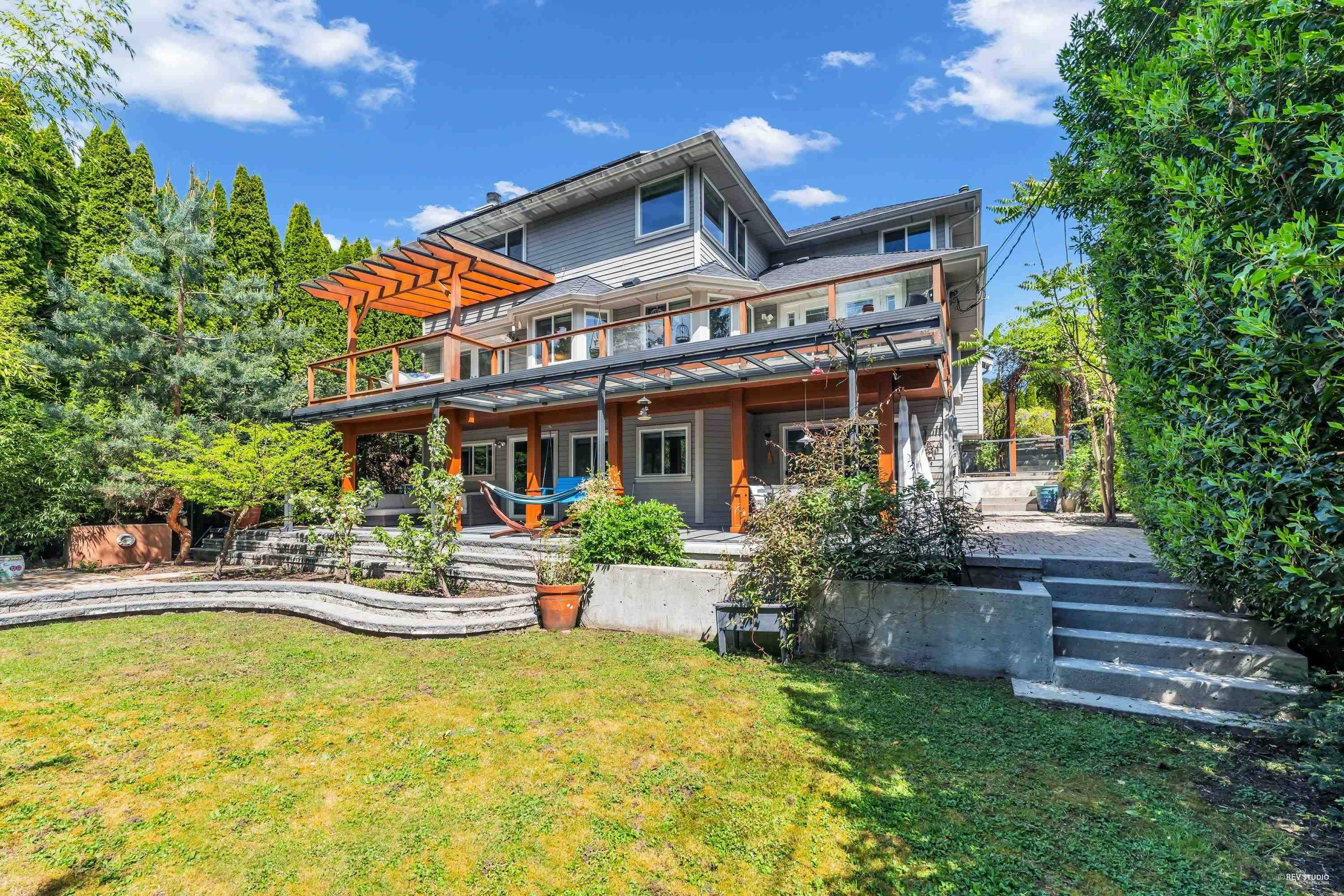 North Vancouver, BC V7R 1N8,929 Melbourne AVE