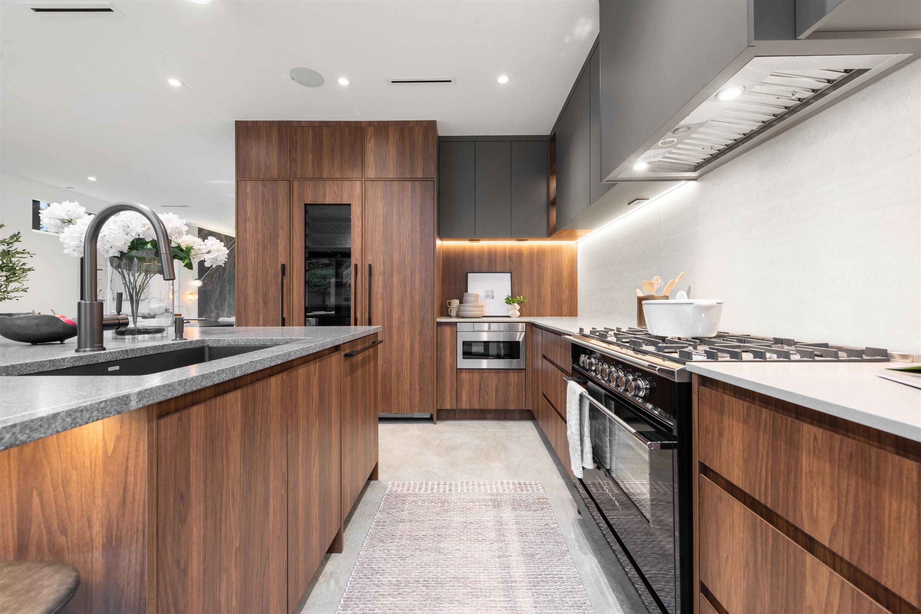 4520 James ST Vancouver, BC V5V 3J3