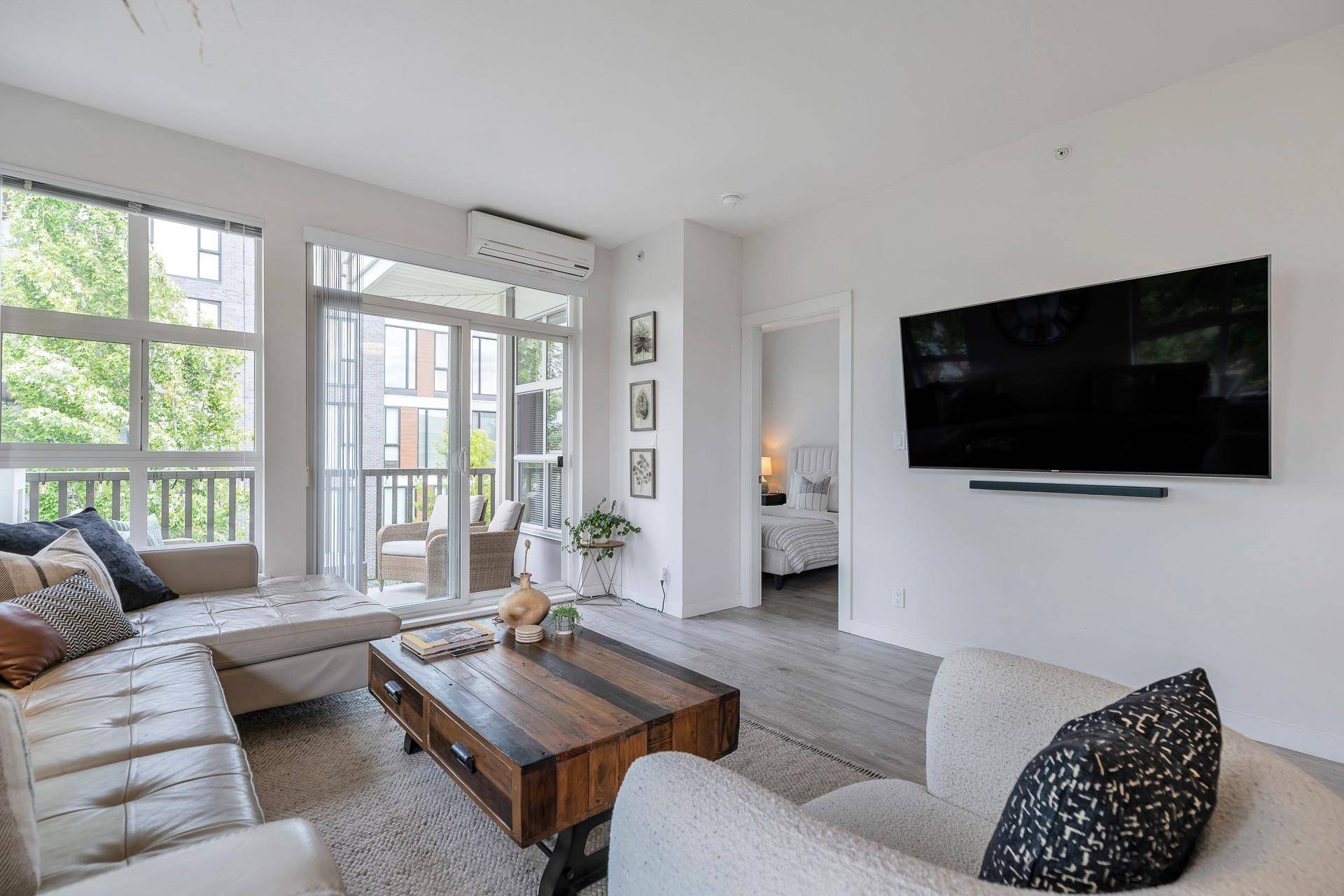 15168 19 AVE #415, Surrey, BC V4A 0A5