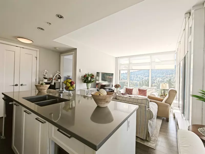 520 Como Lake AVE #1005, Coquitlam, BC V3J 0E8