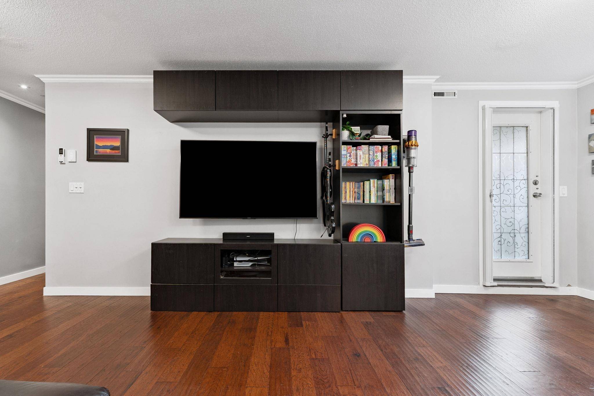 6 Renaissance SQ #104 New Westminster, BC V3M 6N8