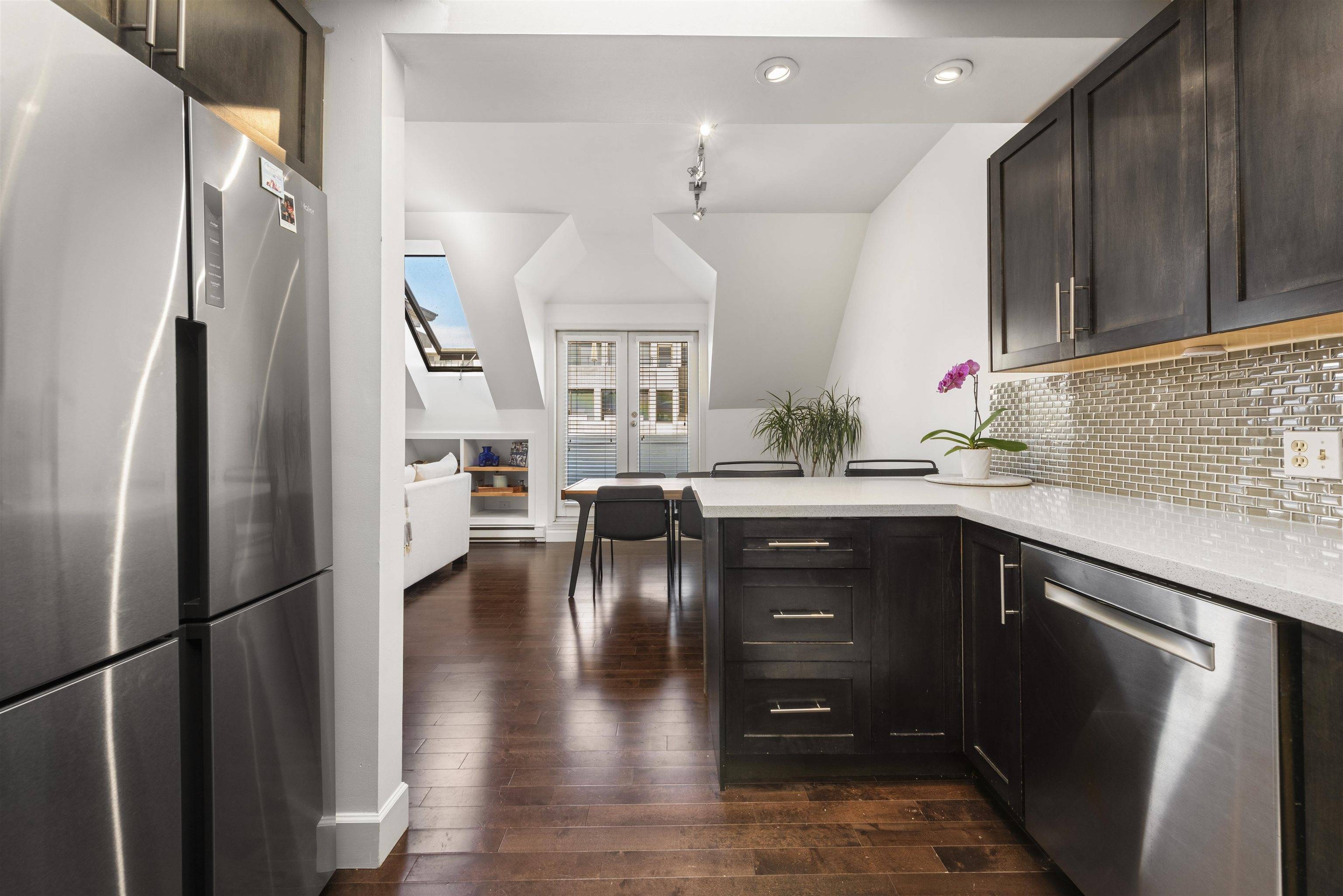 1858 W 1st AVE Vancouver, BC V6J 1G5