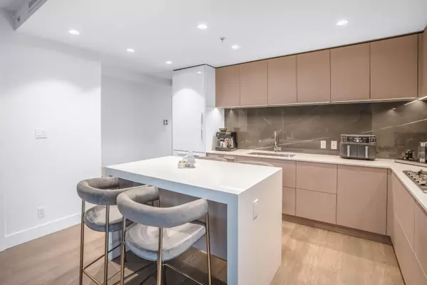 North Vancouver, BC V7P 3B4,1675 Lions Gate LN #306