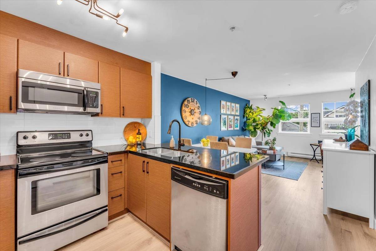 930 W 16th AVE #305 Vancouver, BC V5Z 1T2