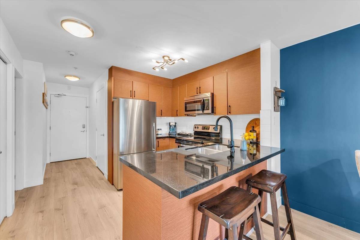 930 W 16th AVE #305 Vancouver, BC V5Z 1T2