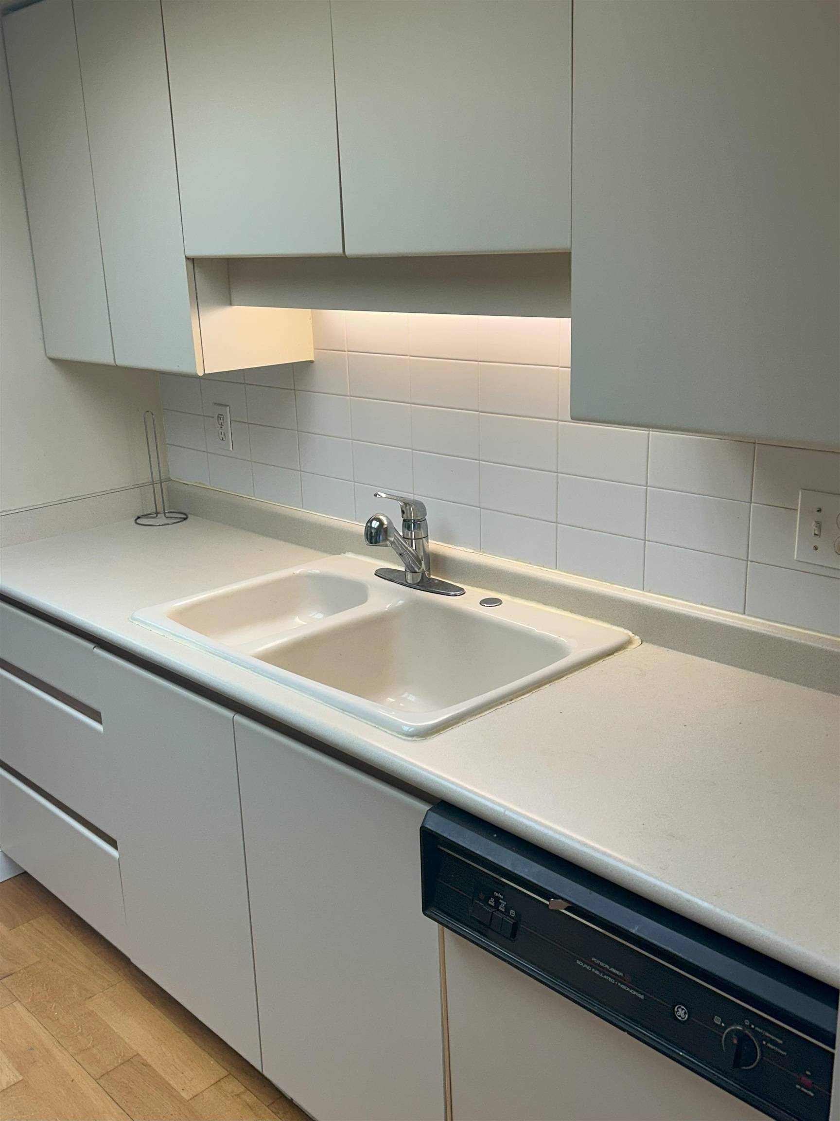 Vancouver, BC V6B 5M9,1331 Homer ST #904