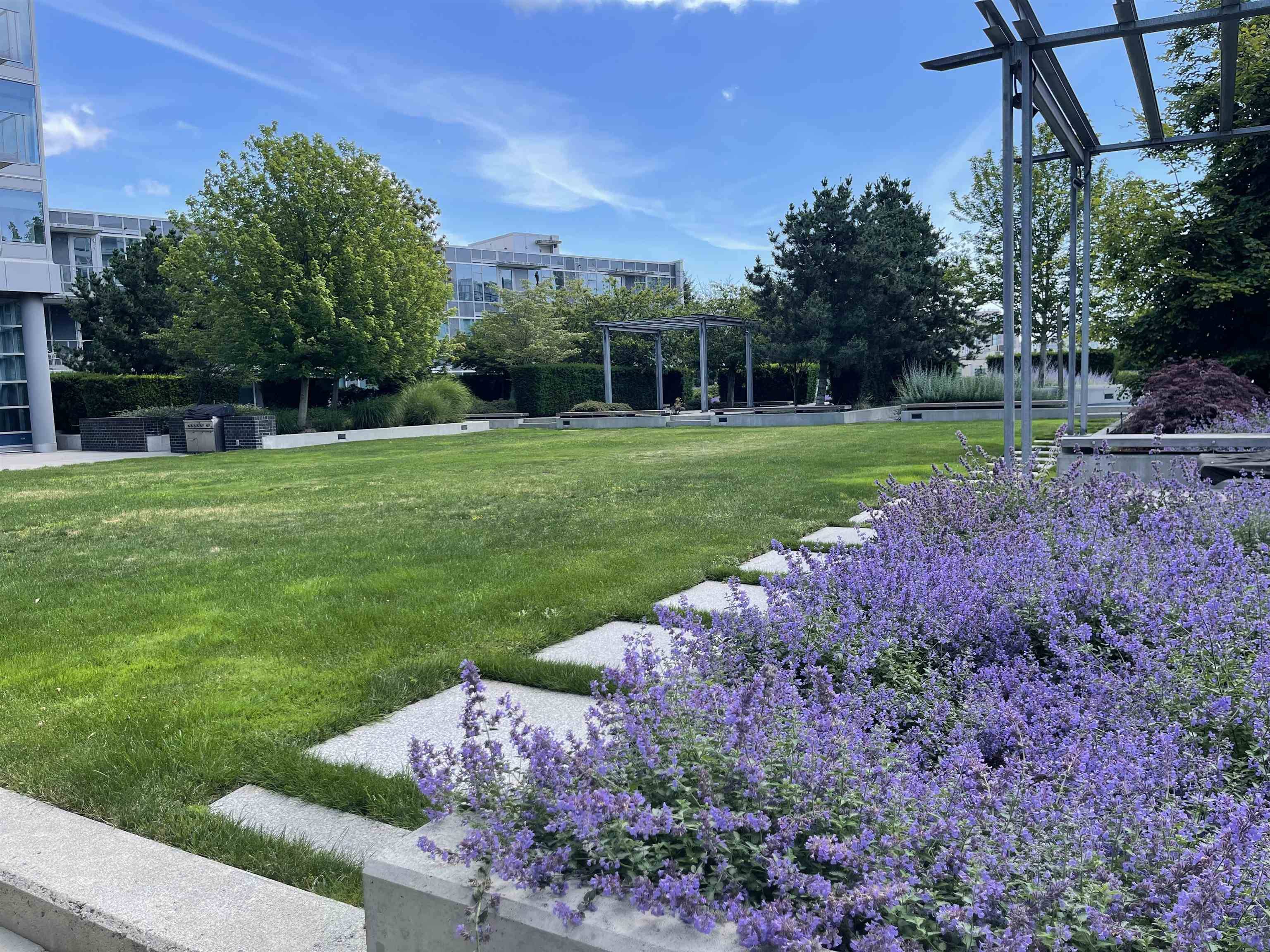 Richmond, BC V7C 0B3,5233 Gilbert RD #327