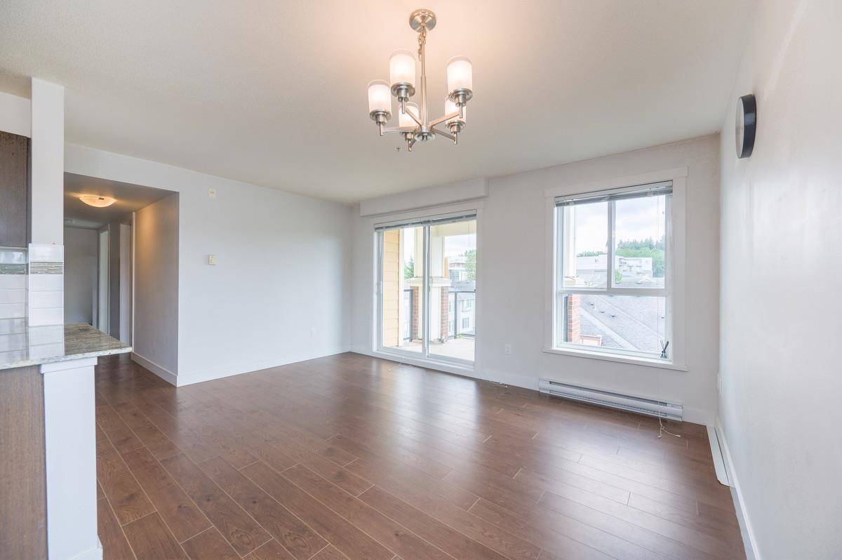 Surrey, BC V3T 1A8,13883 Laurel DR #712