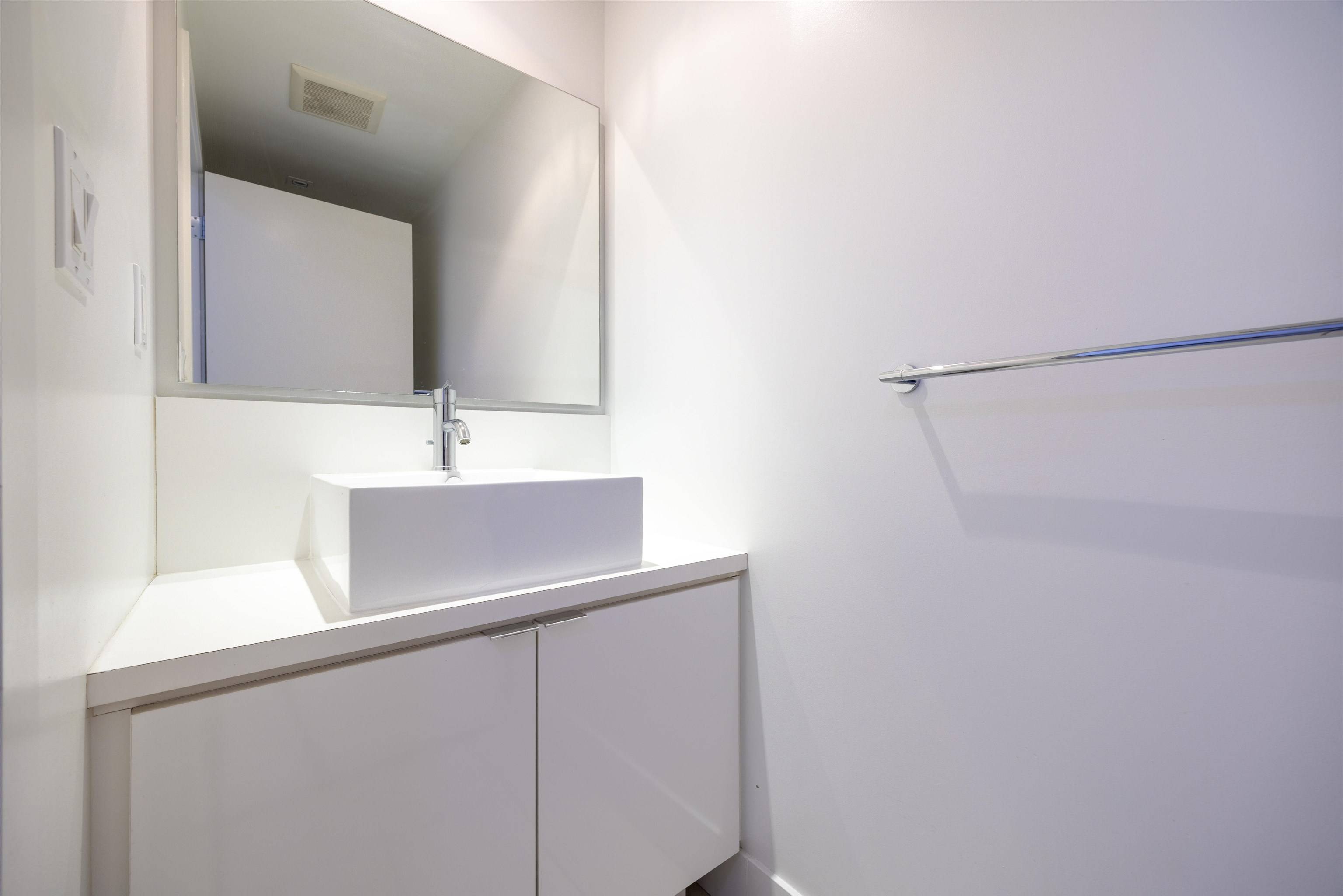 Burnaby, BC V5H 0A2,4808 Hazel ST #305