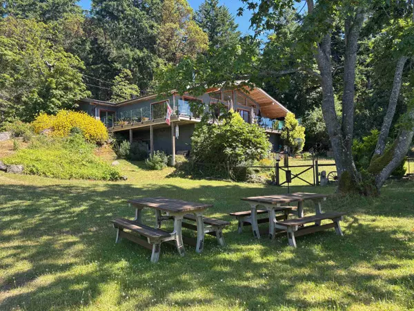 495 Deacon LN Galiano Island, BC V0N 1P0