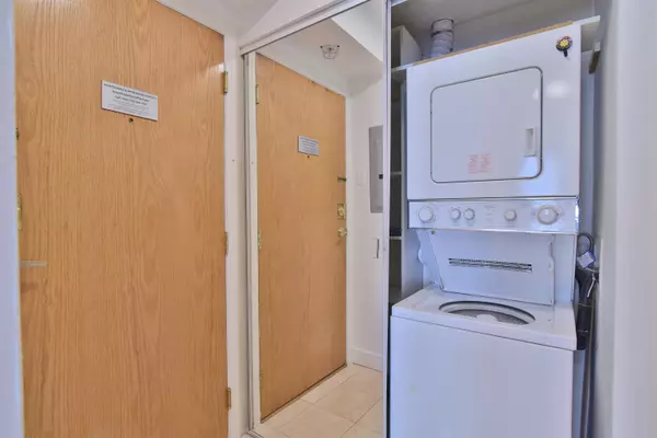 Vancouver, BC V6B 2W6,939 Homer Street #2801