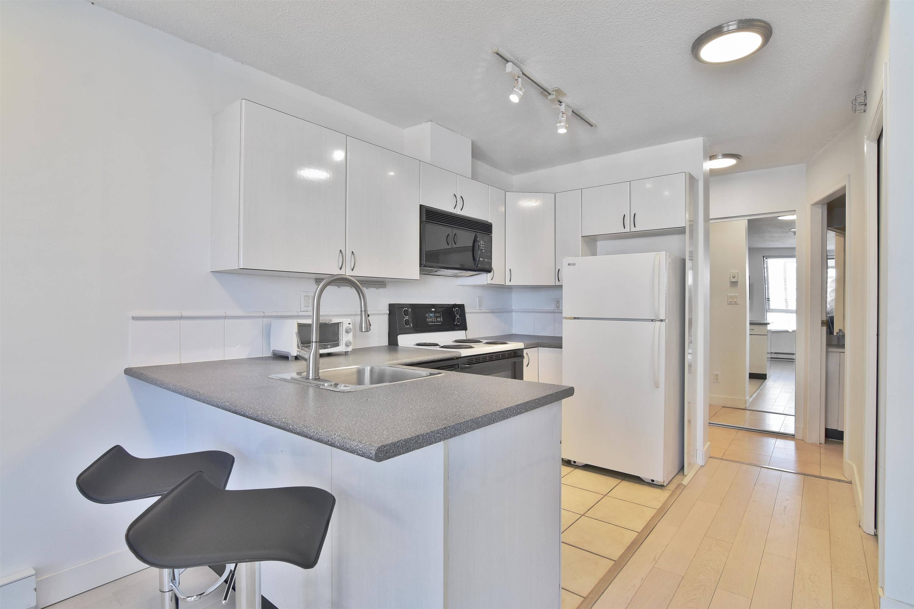 Vancouver, BC V6B 2W6,939 Homer Street #2801