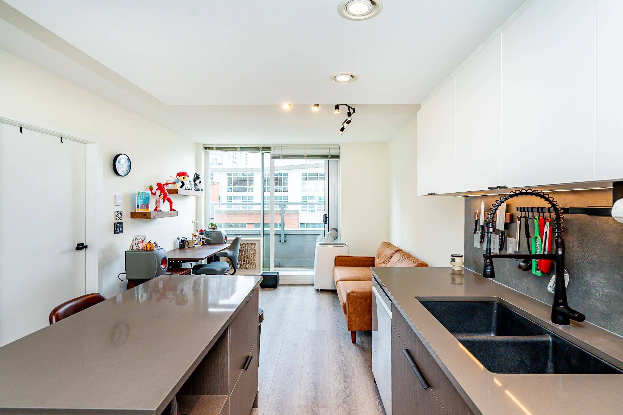 Vancouver, BC V6B 0B1,1133 Homer ST #608
