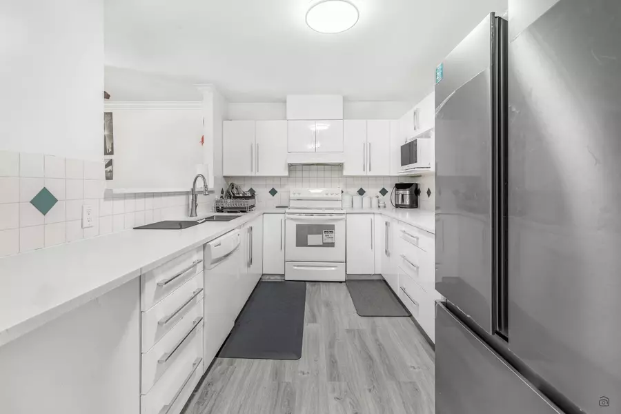 13680 84 AVE #106, Surrey, BC V3W 0T6