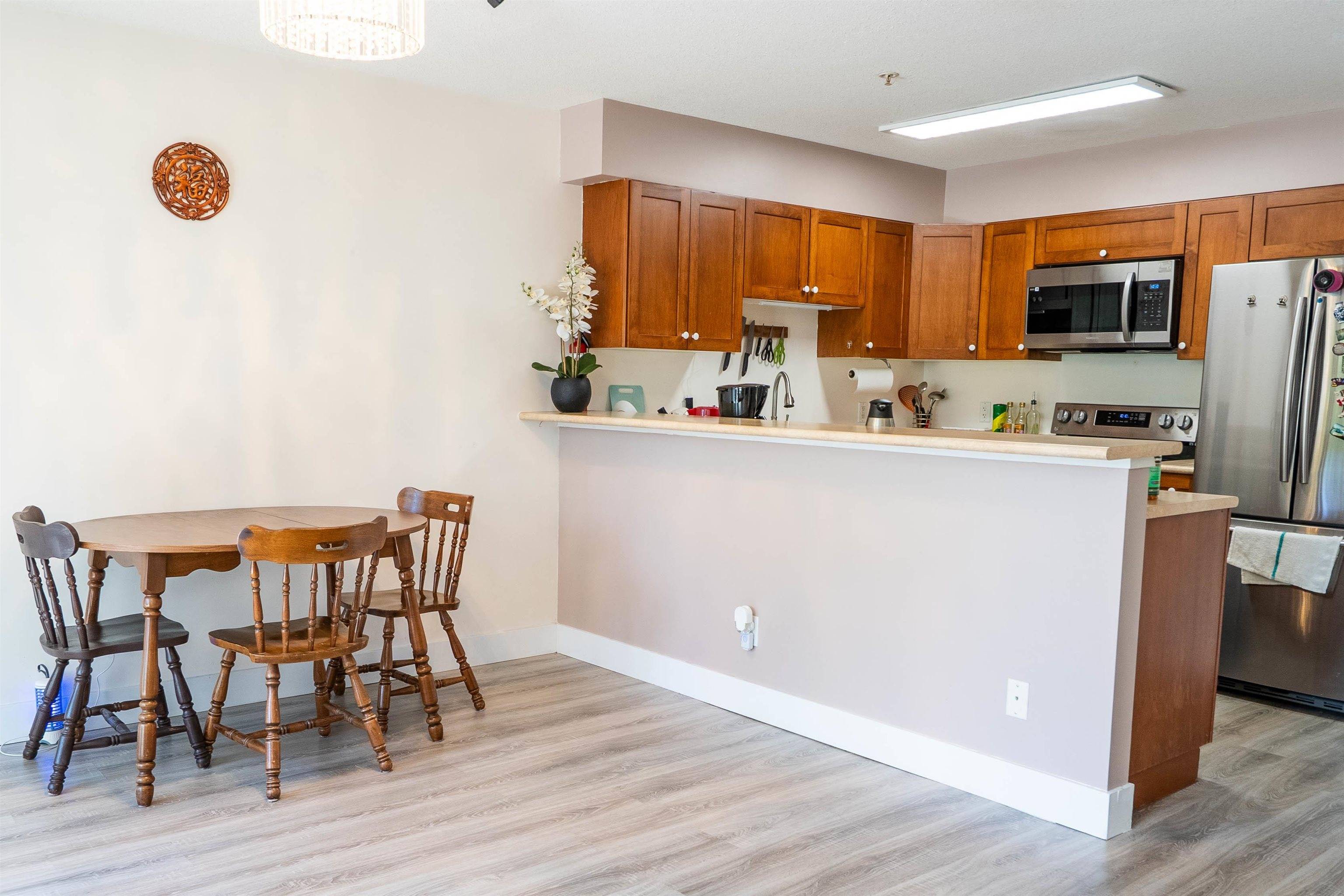 Gibsons, BC V0N 1V8,624 Shaw RD #3