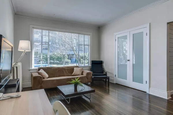 Vancouver, BC V6E 2B5,935 Jervis Street #7