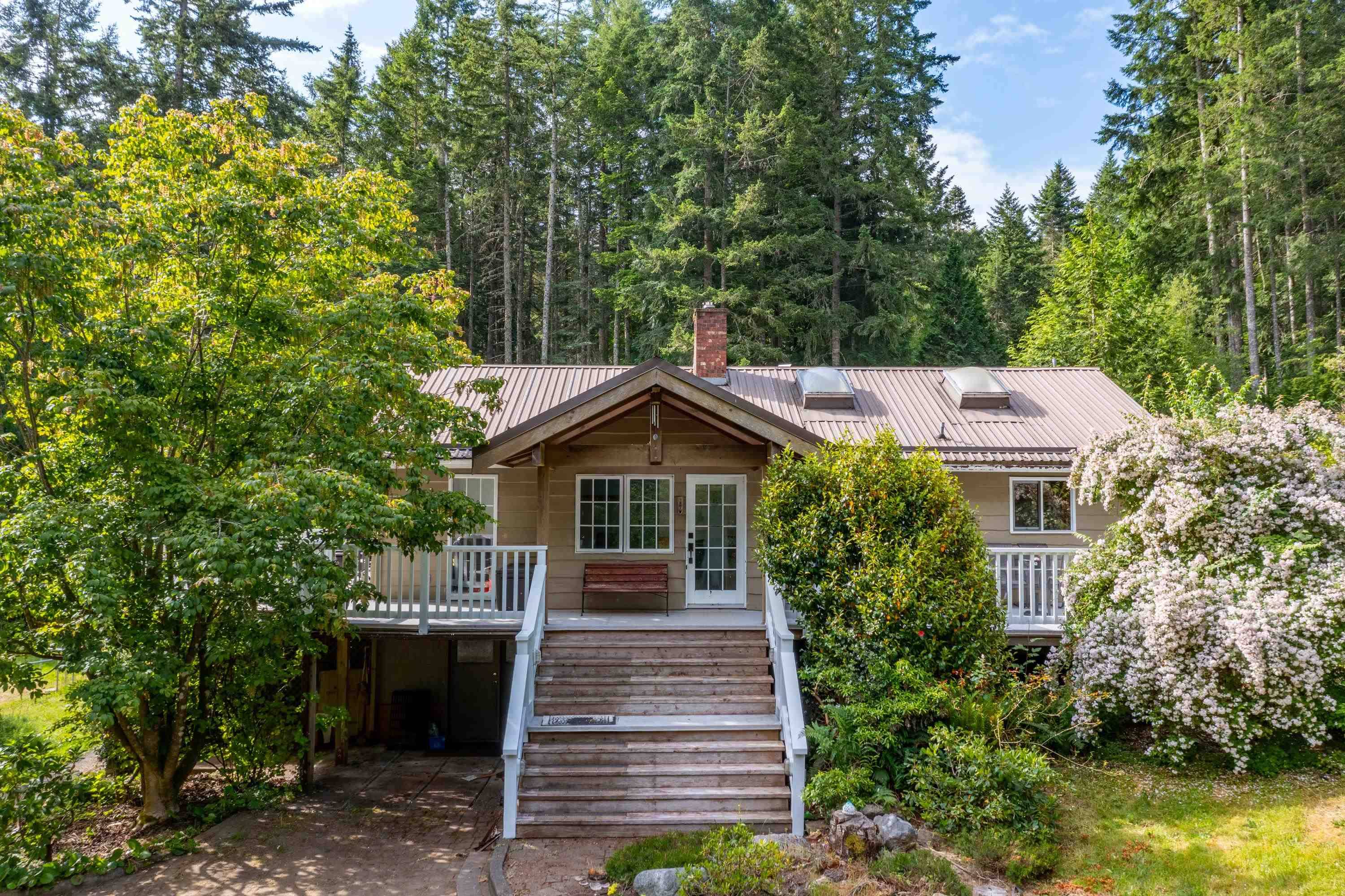 211 Morgan RD, Galiano Island, BC V0N 1P0