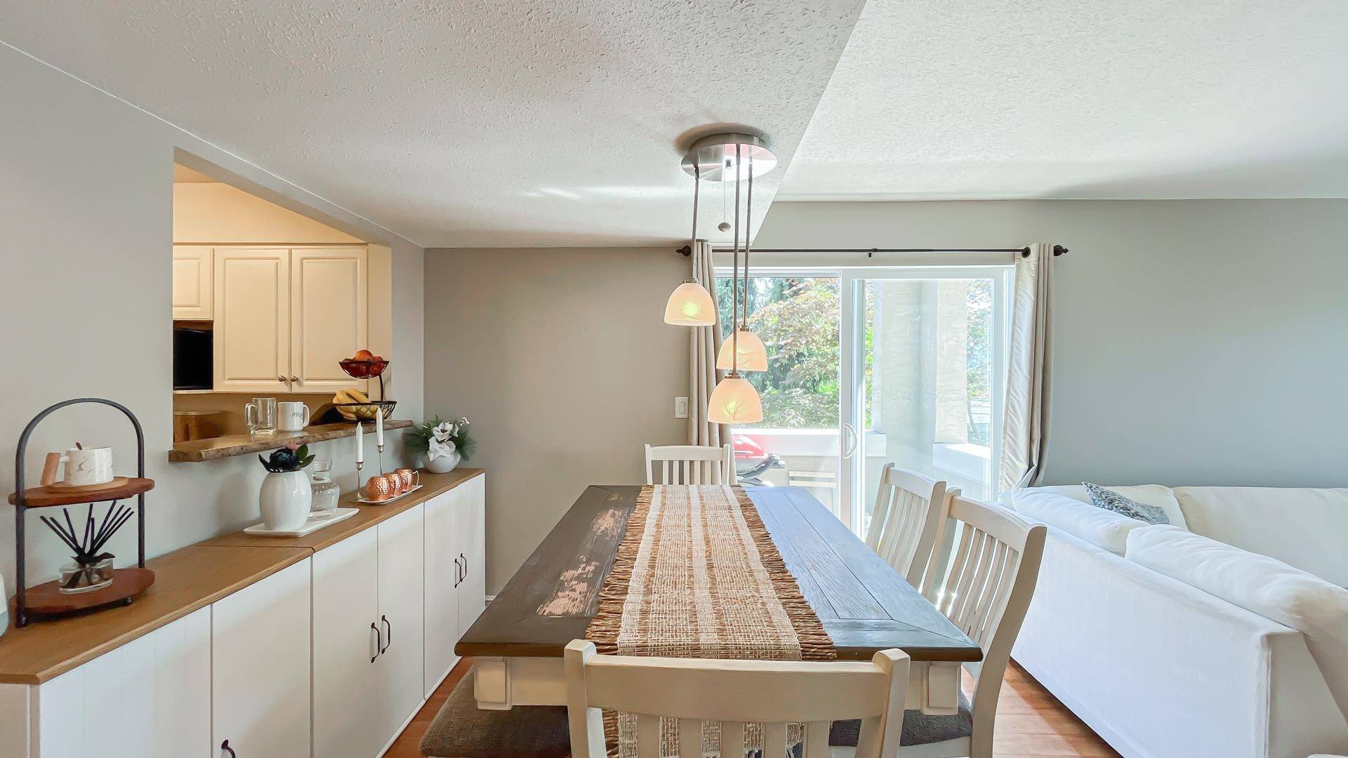 1383 Brunette AVE #12 Coquitlam, BC V3K 1G6