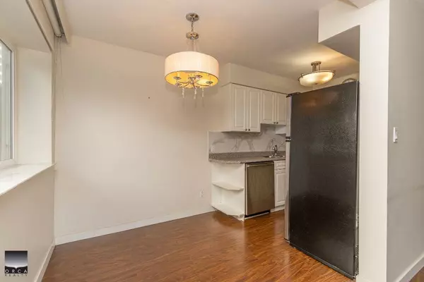 North Vancouver, BC V7M 2N8,1420 Chesterfield AVE #1