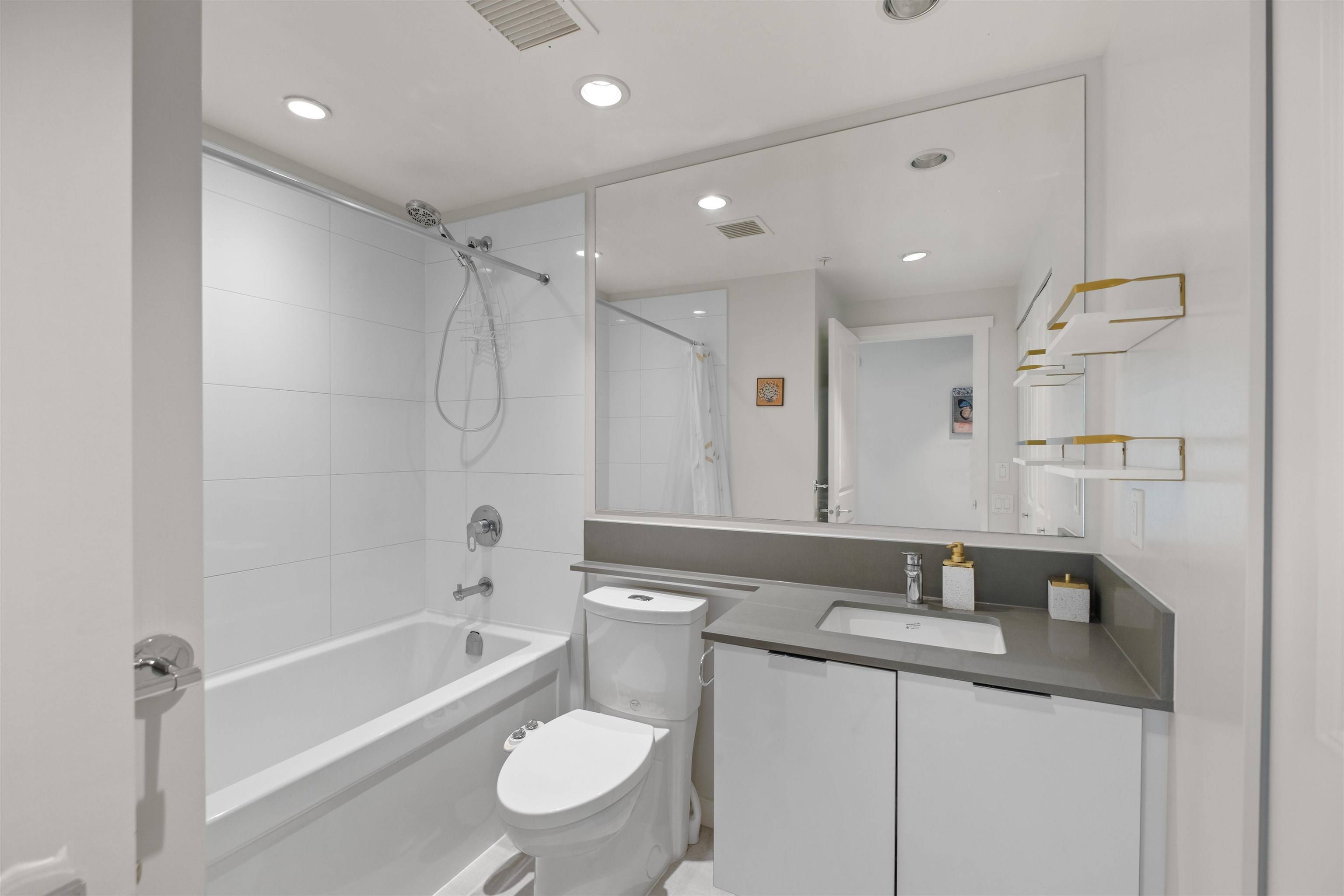 2388 Madison AVE #1701 Burnaby, BC V5C 0K8