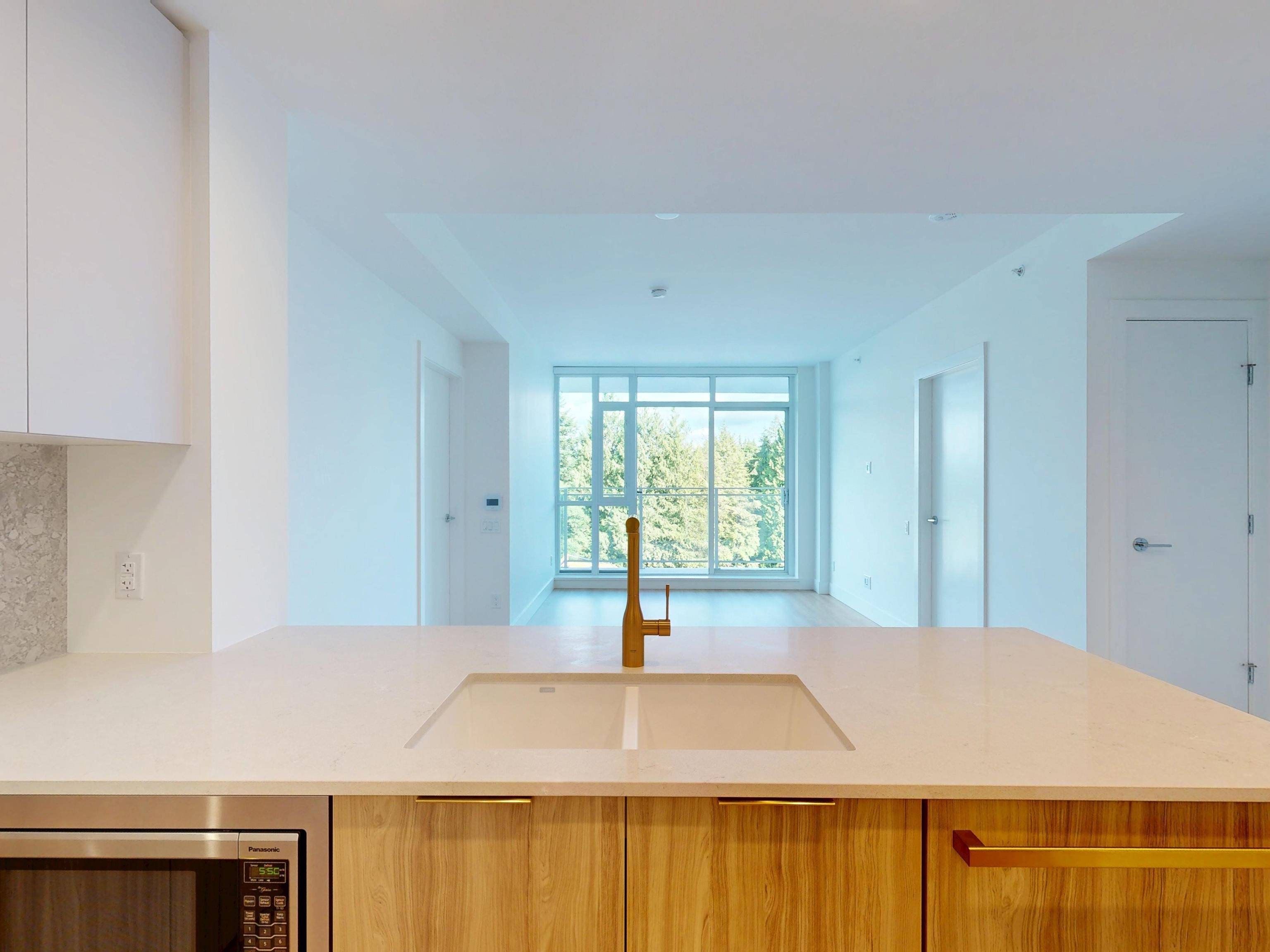 North Vancouver, BC V7J 0G1,2385 Emery CT #401