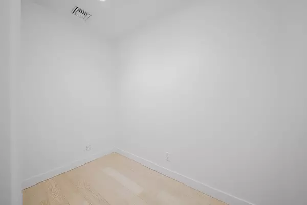 Richmond, BC V7C 0E9,6855 Pearson WAY #805