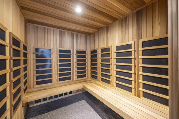 13438 Central AVE #1913 Surrey, BC V3T 0N2