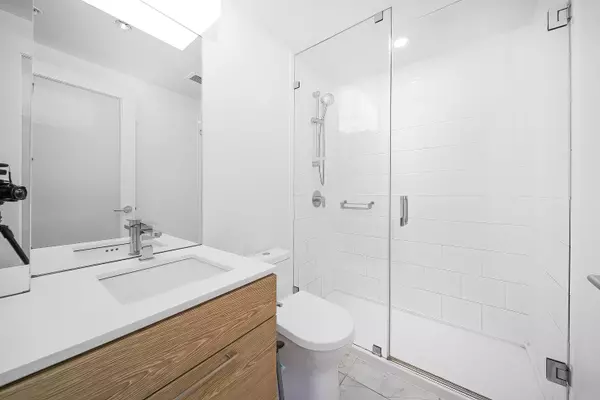 13438 Central AVE #1913 Surrey, BC V3T 0N2