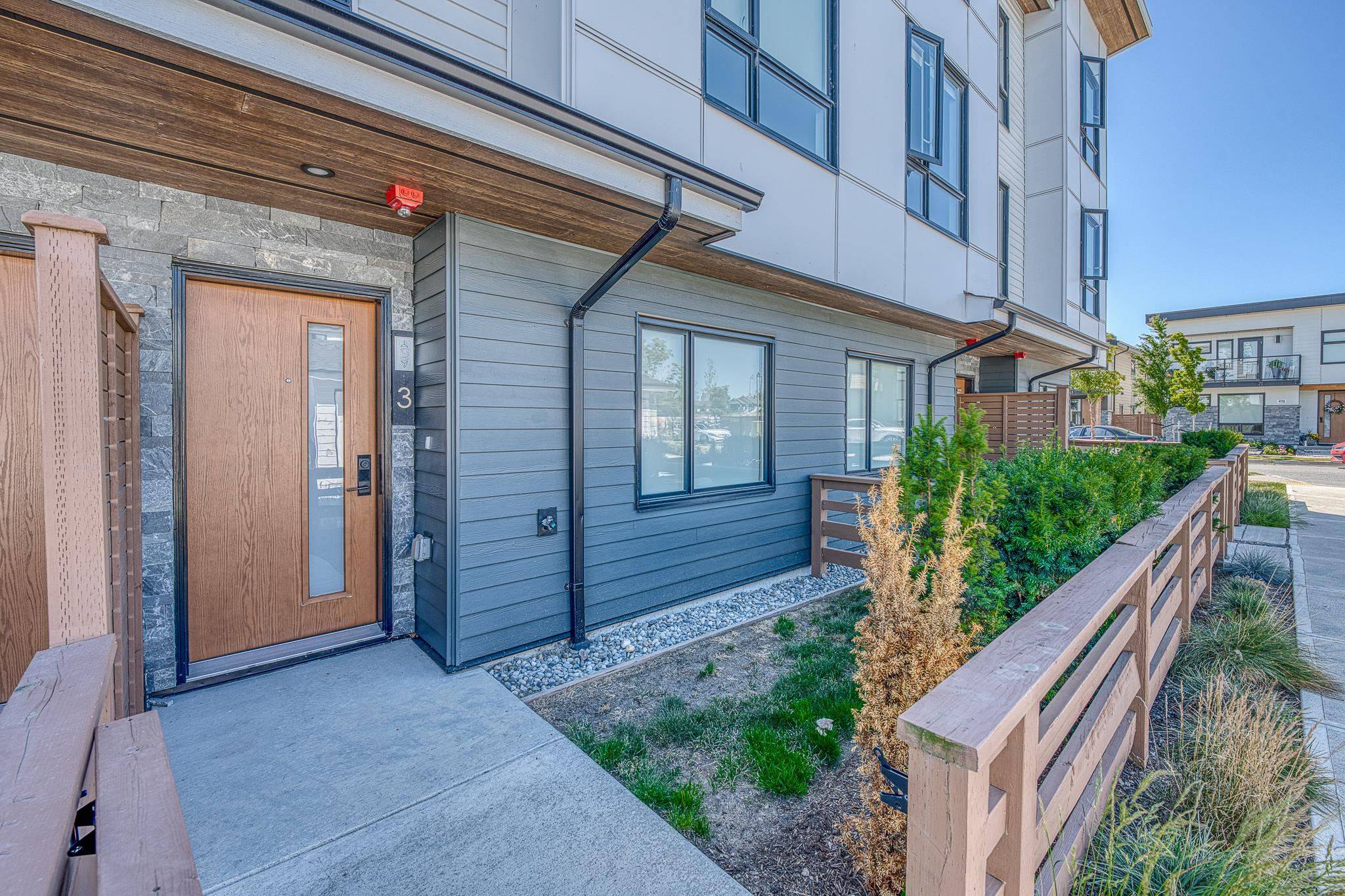 Tsawwassen, BC V4M 0E8,4745 Spruce WAY #3