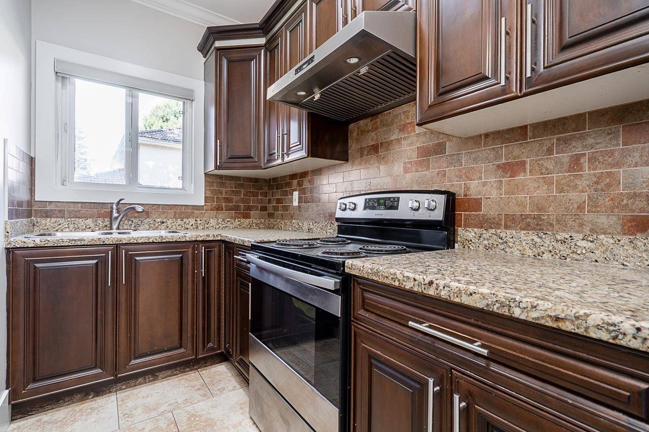 16202 96a AVE Surrey, BC V4N 5X1