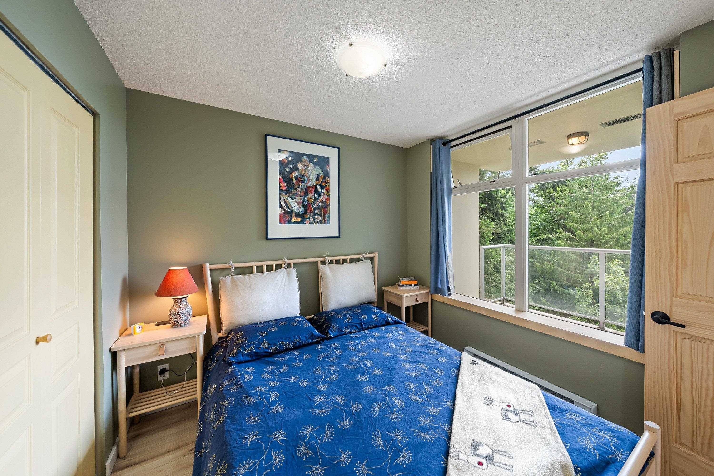 Burnaby, BC V5A 4X8,9298 University CRES #309