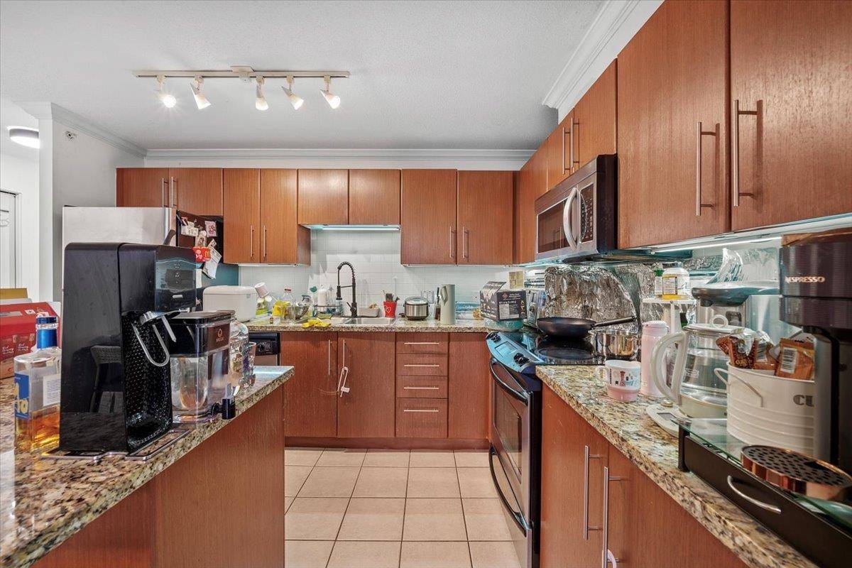 Burnaby, BC V5C 6T6,2138 Madison AVE #405