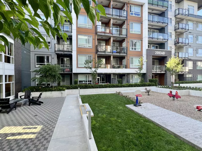 20834 80 AVE #B225, Langley, BC V2Y 3M6