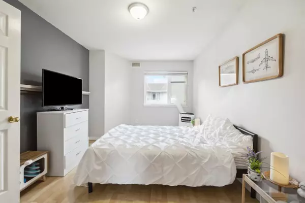 Surrey, BC V3W 0N1,8142 120a ST #402