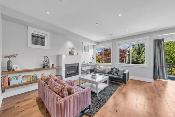 Vancouver, BC V6R 3C5,3721 W 16th AVE