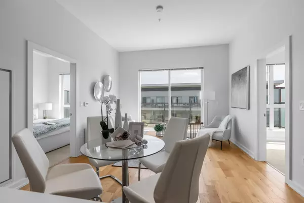Richmond, BC V6X 0M3,5311 Cedarbridge WAY #715