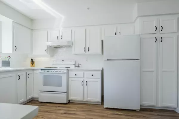 Coquitlam, BC V3B 6X1,2963 Burlington DR #301