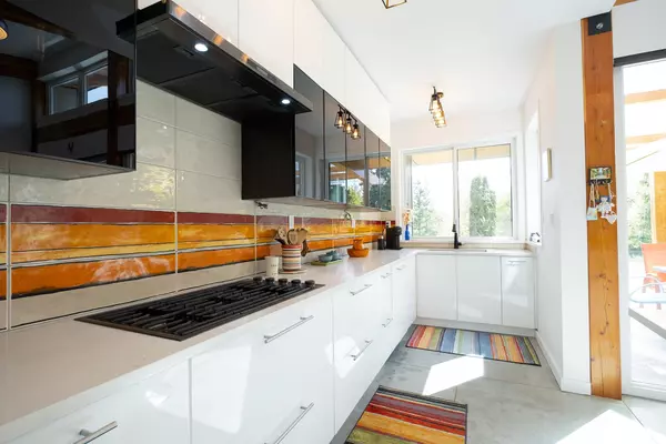 996 Reed RD Gibsons, BC V0N 1V7