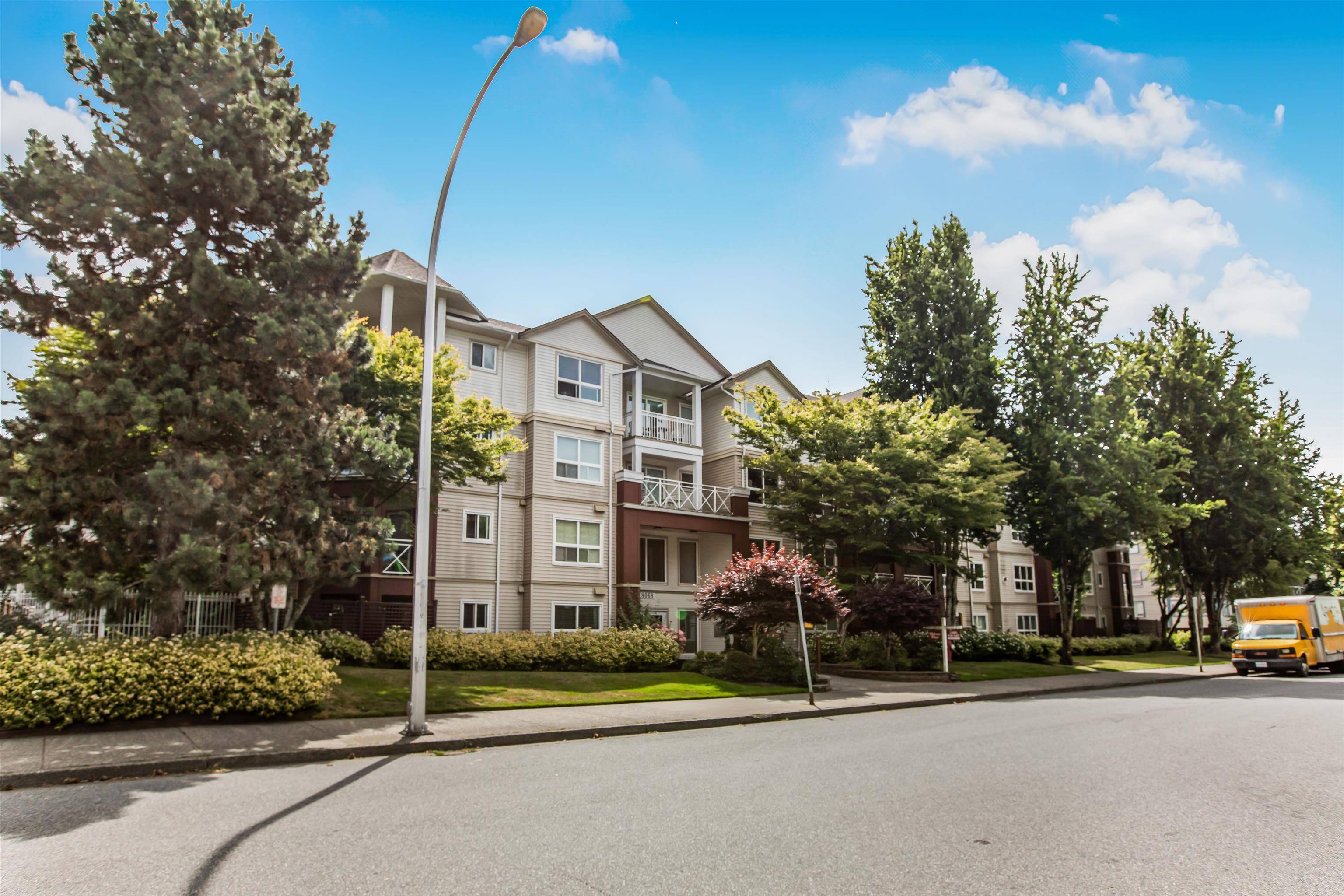 Surrey, BC V3W 3P3,8068 120a ST #108